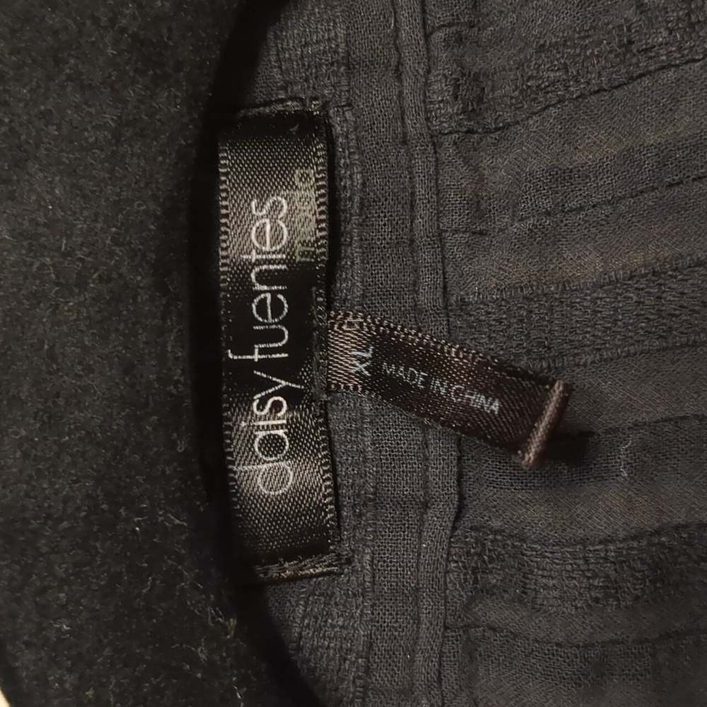 Black button top - Picture 4 of 4